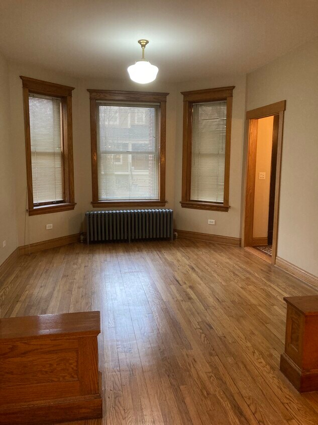 Living Room - 3656 N Leavitt St