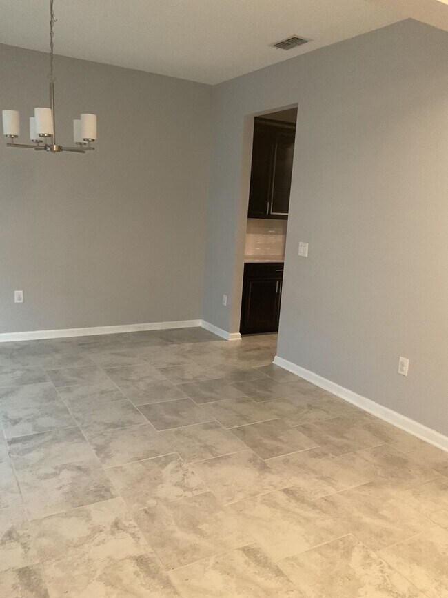 Foto del edificio - Beautiful 4 Bedroom 2 1/2 Bath Home in Gro...