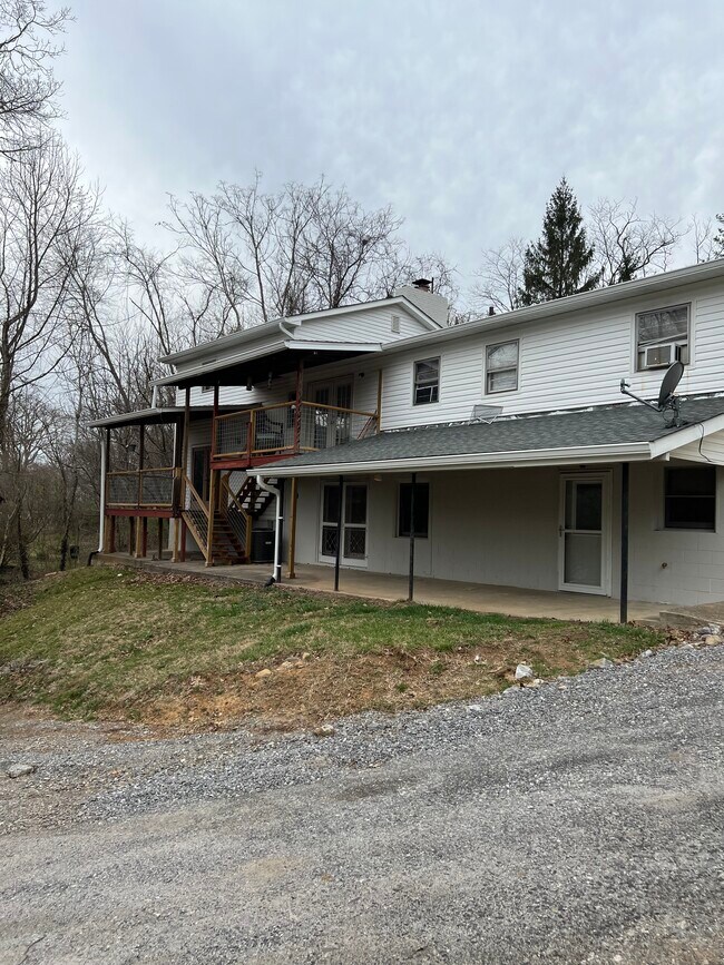 Building Photo - 110 Pine Hill Dr