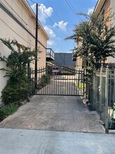 Building Photo - 2110 Chenevert St