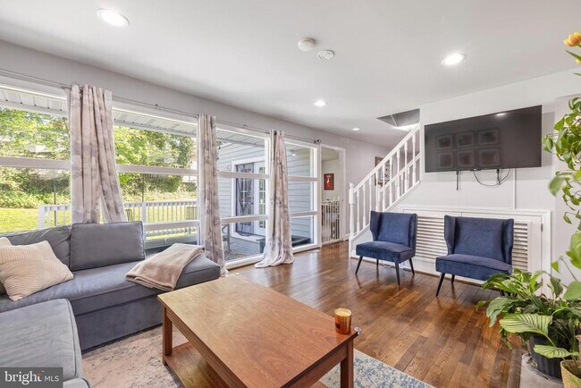 Foto del edificio - 5734 Crawford Dr
