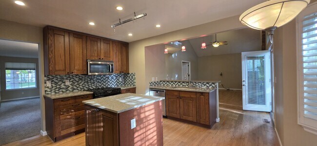 Foto del edificio - 572 W Jamison Pl