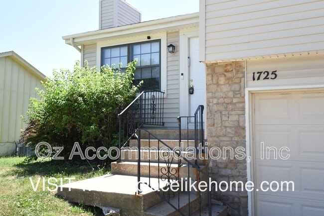 Building Photo - 1725 W Spruce St