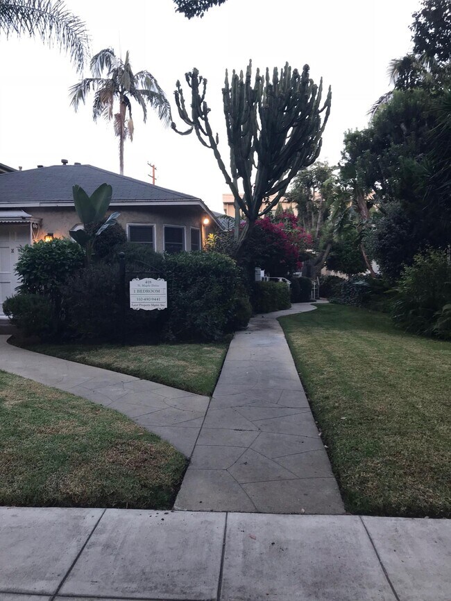 Building Photo - 418 N Maple Dr