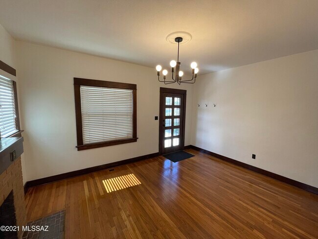 Foto del edificio - 1041 E Grant Rd