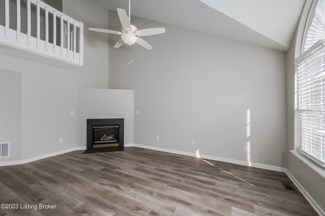 Foto del edificio - 4218 Willowview Blvd