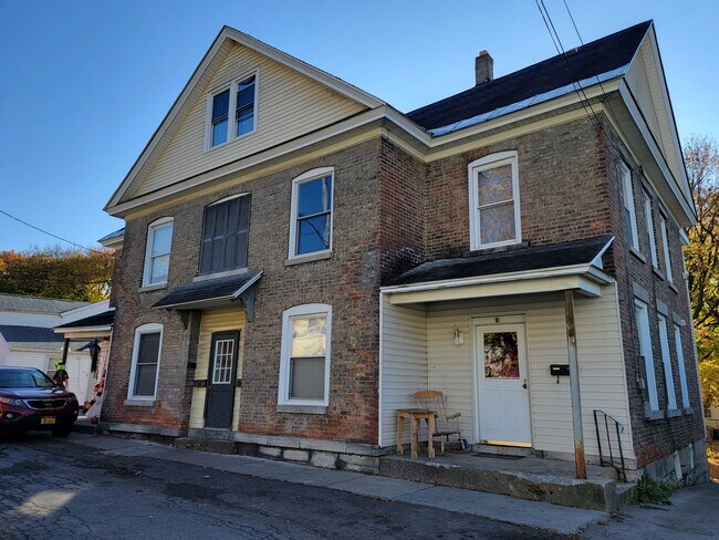 Building Photo - 2 Mundt Ave