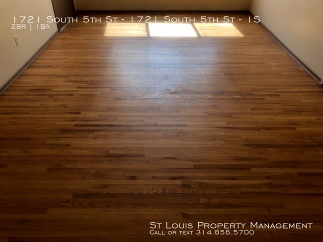 Building Photo - Great apartment in the heart of St Charles