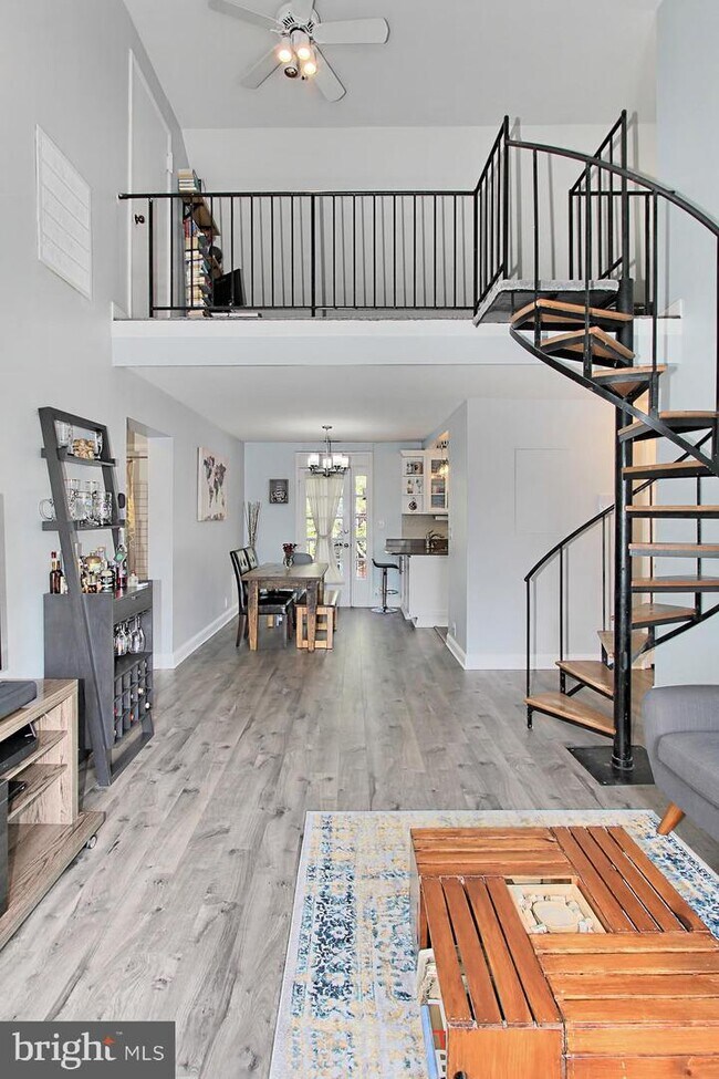 Foto del edificio - 3043 S Columbus St