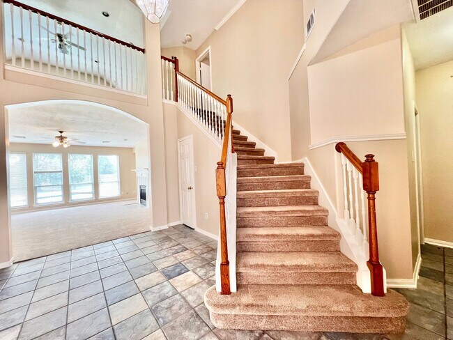 Foto del edificio - Spacious Home with Pool in Sugar Land, TX