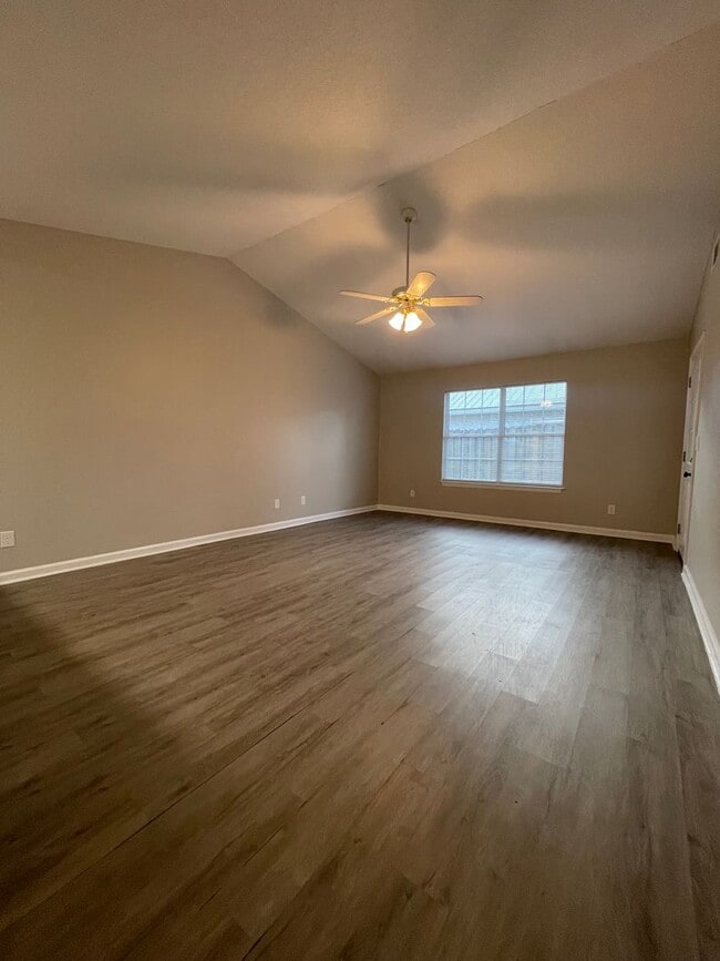 Building Photo - 185 Leeswood Cir