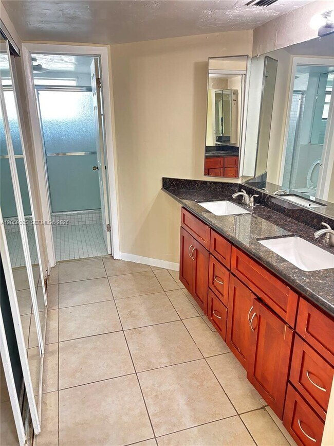 Foto del edificio - 7410 SW 82nd St