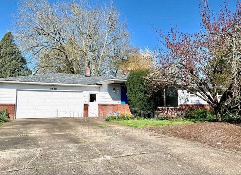 Primary Photo - 2420 Pine Ln SE