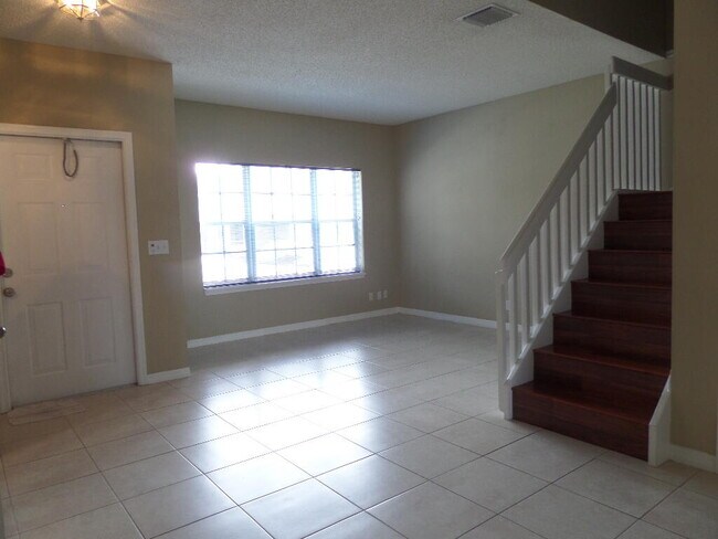 Building Photo - 9711 Santa Rosa Dr