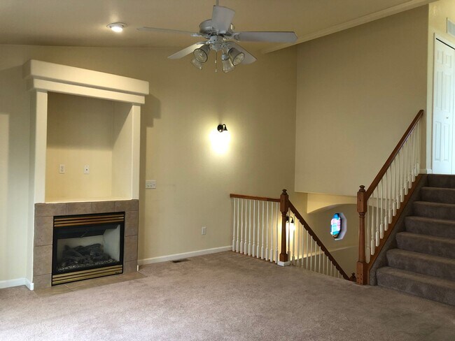 Foto del edificio - Bright and Open 3 Bed 3 Bath Townhome in G...