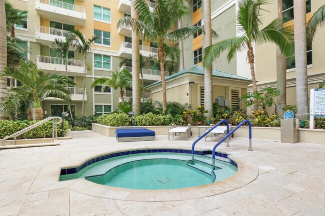 Building Photo - 700 E Boynton Beach Blvd