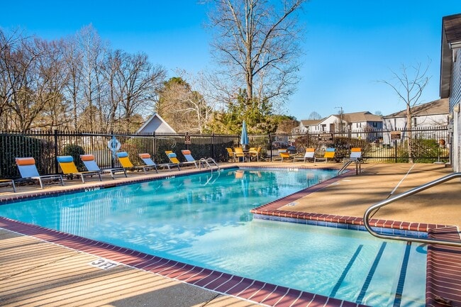 Pool - Pointe at 731