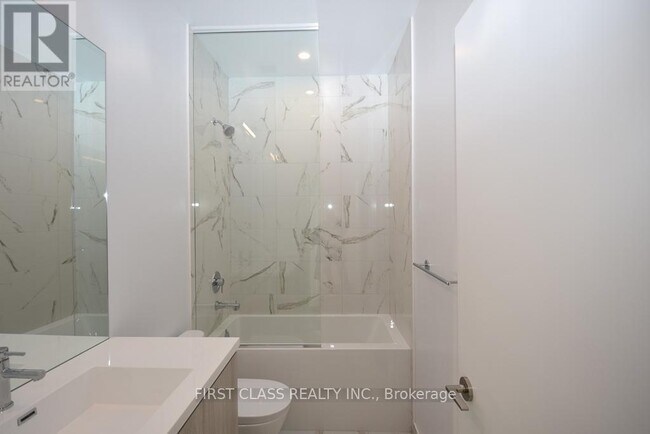 Building Photo - 10 Honeycrisp Cres