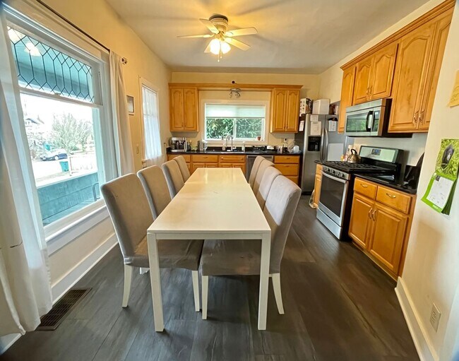 Foto del edificio - Charming Green Lake Seattle Home