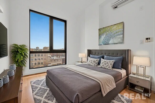 Building Photo - 1010 Pacific St