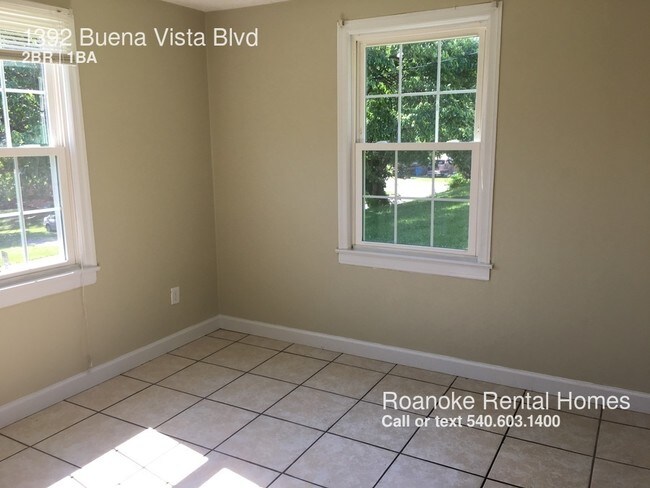 Foto del edificio - 1392 Buena Vista Blvd SE