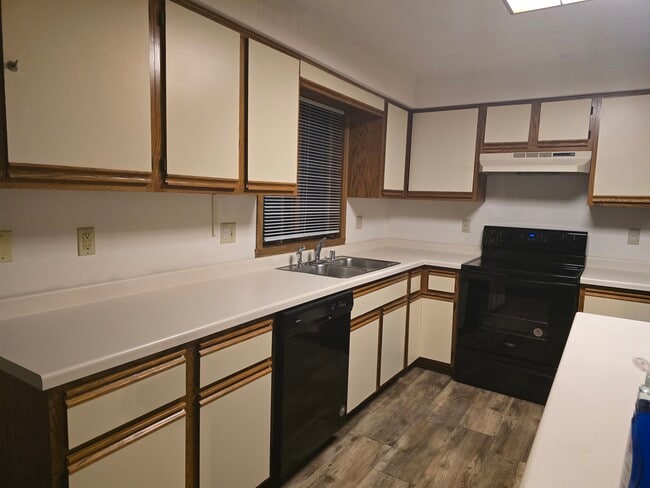 Building Photo - 2231 Cloudview Ct