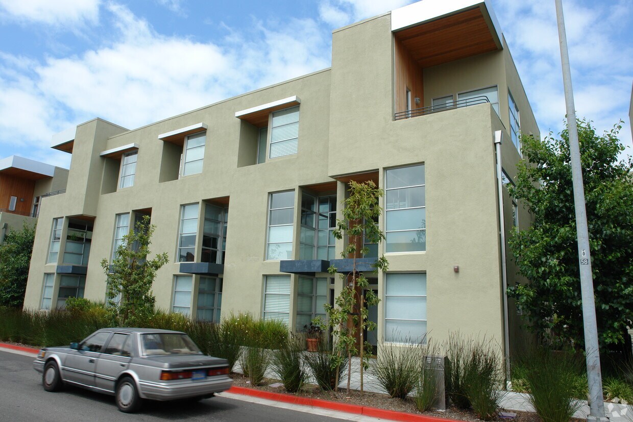 Primary Photo - 1332 Powell St
