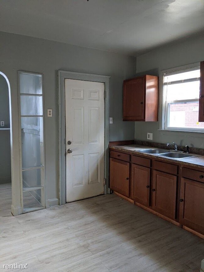 Building Photo - 5 br, 2.5 bath House - 5768 Whittier St