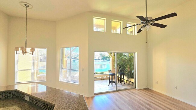 Foto del edificio - 4823 Via Palm Lakes Via