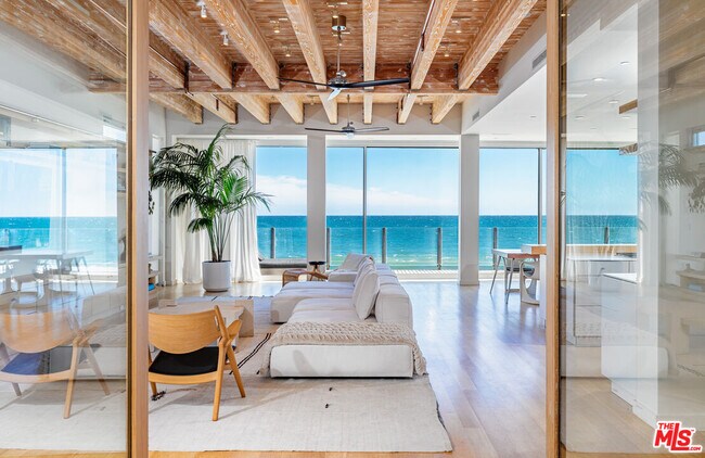 Foto del edificio - 25160 Malibu Rd
