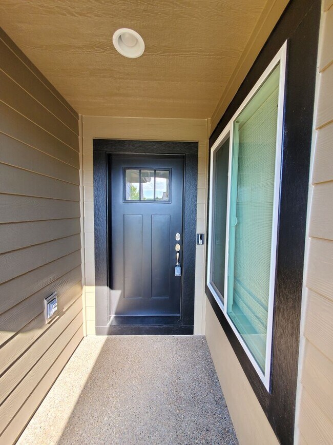 Building Photo - Pet Friendly Single Level 4 bedroom 2 Bathroom in Lebanon.