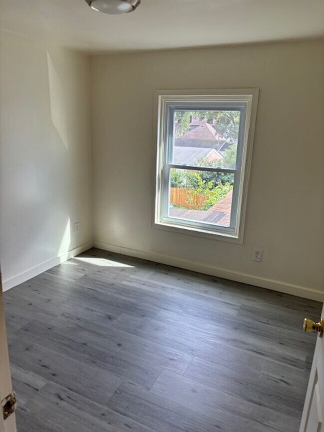 Foto del edificio - 1322 Alpine Ave NW