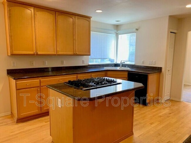 Foto del edificio - 534 234th Pl NE