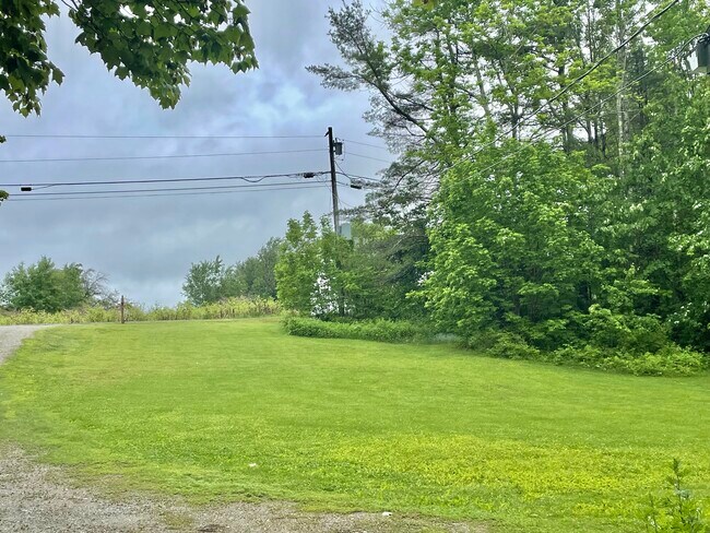 Foto del edificio - 106 Hunts Meadow Rd