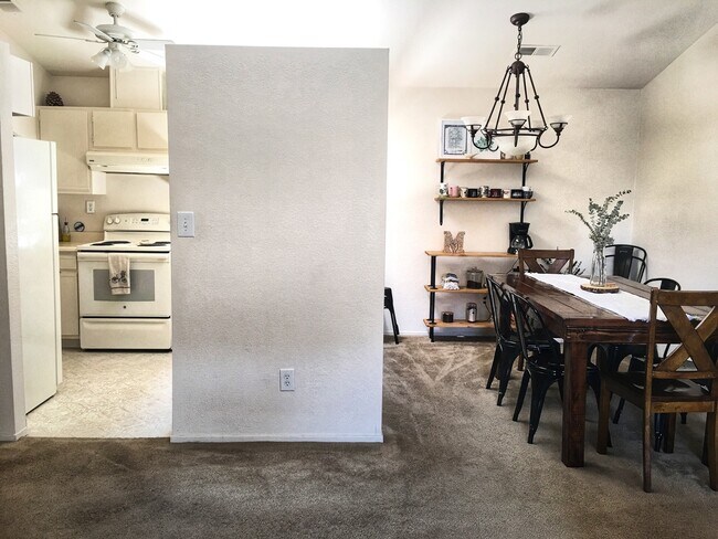 Building Photo - Great End Unit, Single Story In Gated Comm...