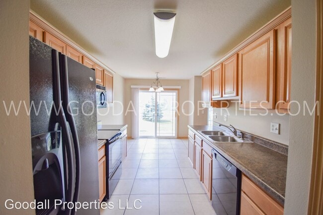 Building Photo - 3 br, 2.5 bath House - 933 SE 10th Lane