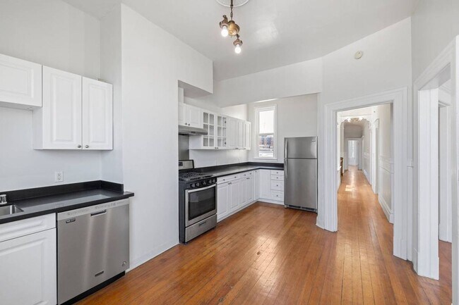 Foto del edificio - Gorgeous huge top floor flat, lots of ligh...