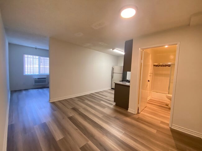 Building Photo - 943 Elden Ave
