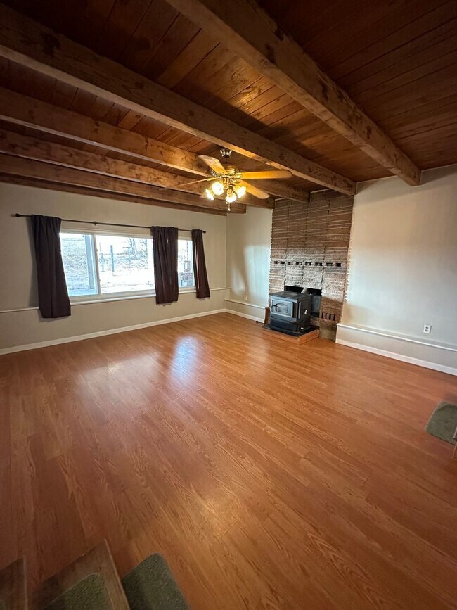 Building Photo - 3 BEDROOM, 2 BATHROOM, RURAL PROPERTY ON O...