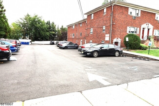 Building Photo - 640 Franklin Ave