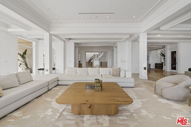 Building Photo - 360 Trousdale Pl