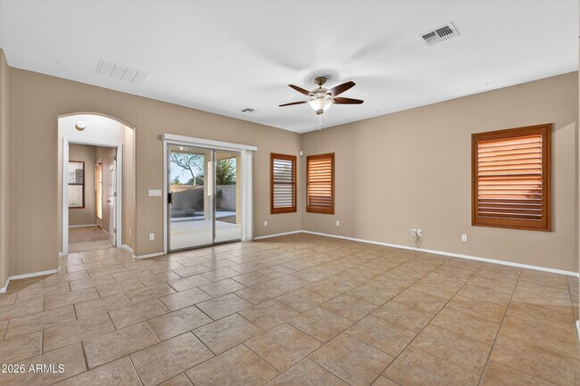 Building Photo - 921 W Dana Dr