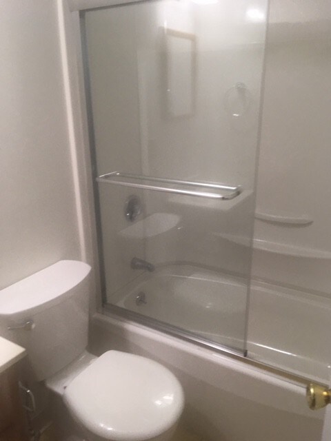 Bathroom - 42 Silver St