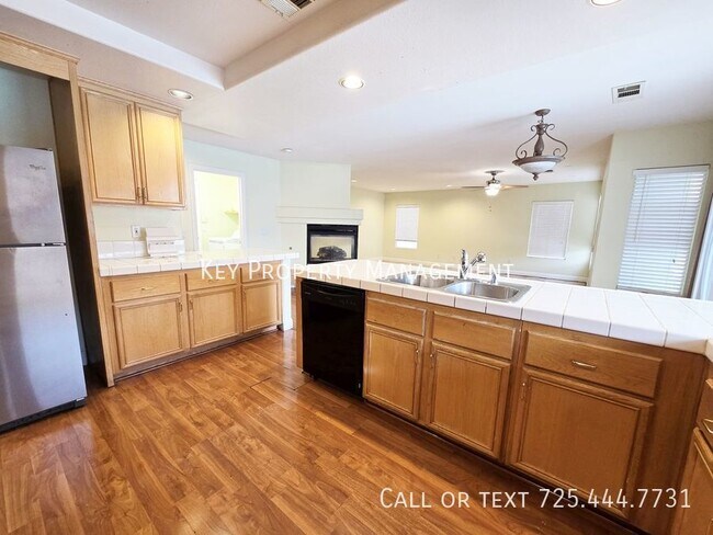 Foto del edificio - 5 BEDROOM HOME IN THE SOUTHWEST WITH POOL ...