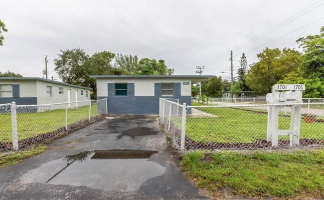 Building Photo - 1707 NW 7th Ct