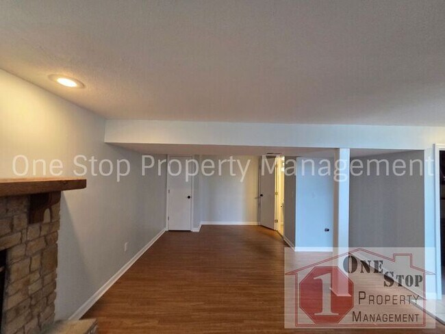 Foto del edificio - 3 bedroom 2.5 bathroom home in Parkville, MO!