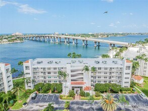 Building Photo - 5901 Bahia Del Mar Cir N