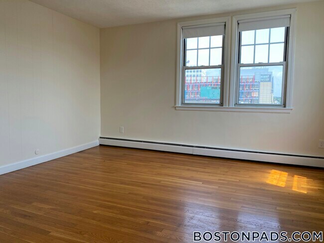 Foto del edificio - 160 N Beacon St