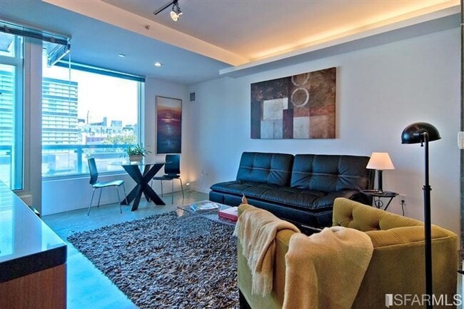Building Photo - Stylish Bright Studio at The Cubix!