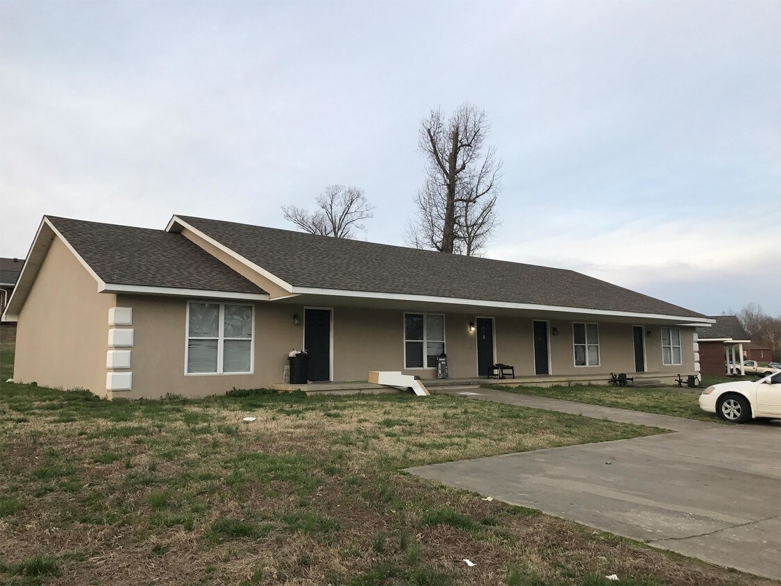 Primary Photo - 170 Welch Dr
